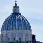 Val\'S Vatican Wall Apartment