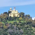 Val\'S Vatican Wall Apartment