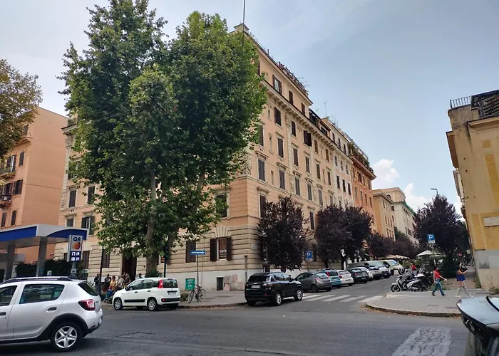 Val\'S Vatican Wall Apartment
