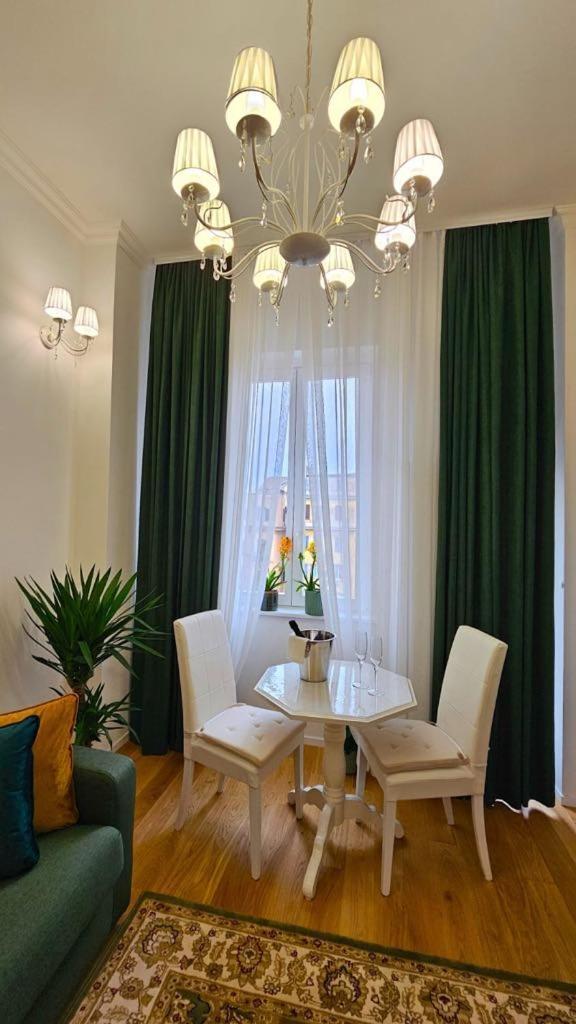 Val's Vatican Apartment Rom